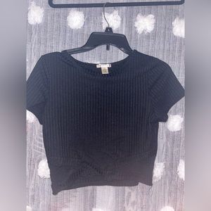 black cropped t shirt